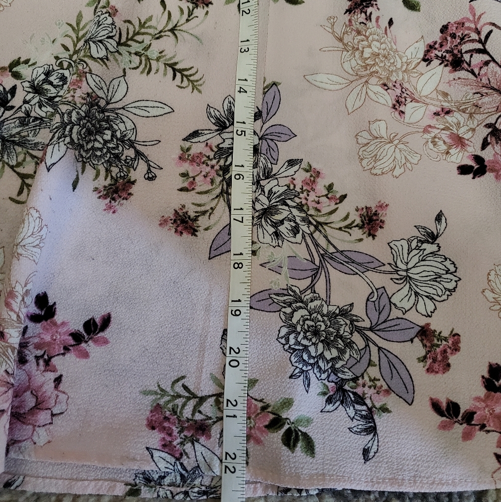 Gorgeous Bell Sleeve Floral Blouse 🌸 - Picture 8 of 8